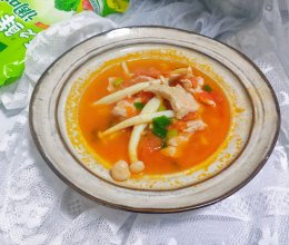 #轻食季怎么吃#番茄菌菇肉片汤的做法