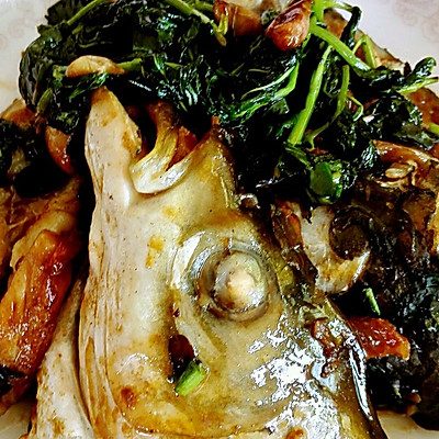 农家土蒜鲩鱼头。（广东家庭菜，农家草鱼头）