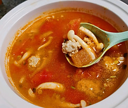 番茄肉丸子蟹味菇汤的做法