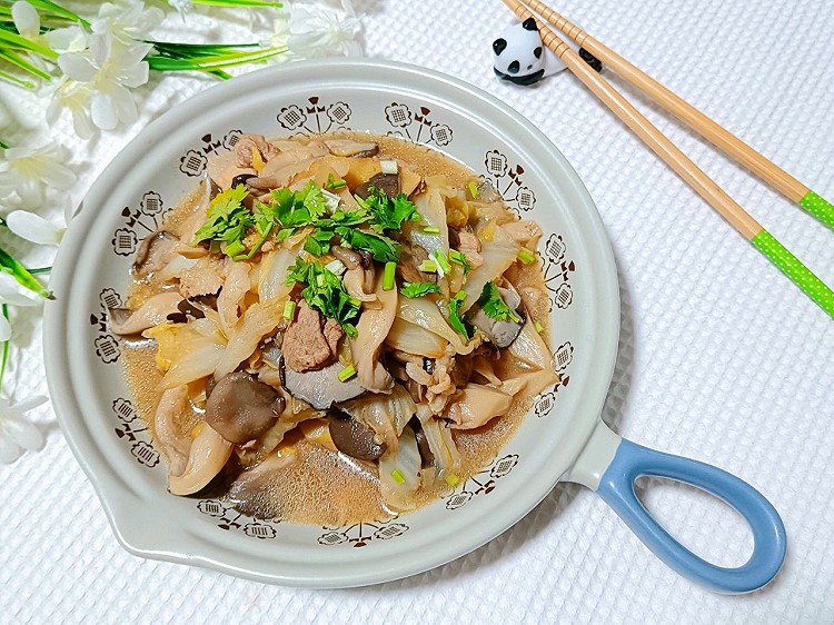 白菜蘑菇炖五花肉的做法