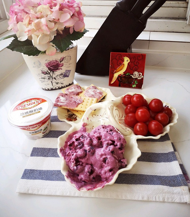酸乳酪蓝莓果粒冰淇淋的做法