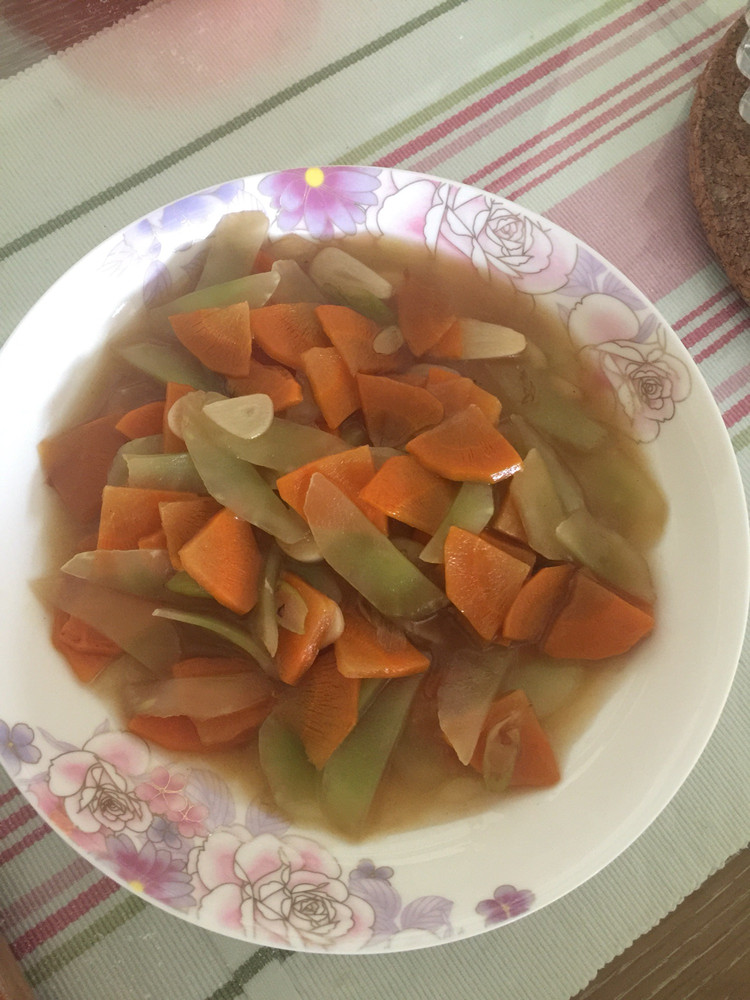 胡萝卜炒莴笋的做法