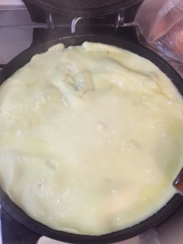 老干妈煎饼果子加五谷豆浆的做法图解2