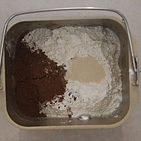 面包机做面包的方法（一键式巧克力面包)的做法图解3