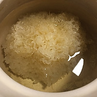 银耳雪梨红枣汤（滋阴润肺养颜）的做法图解1