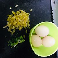 榨菜丝鸡蛋煎饼的做法图解1