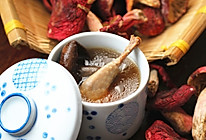 野生红菇煲乳鸽的做法