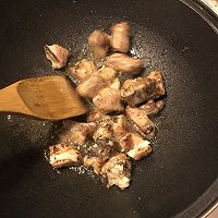 土豆香菇炖排骨的做法图解1