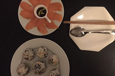 简易金枪鱼手抓饭团