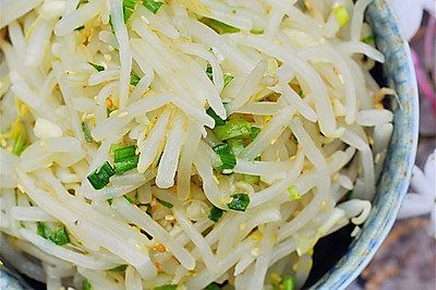夏季里的爽口下饭小菜韩式凉拌豆芽