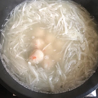 虾丸萝卜丝汤的做法图解6