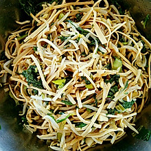 绿豆芽豆腐丝加芹菜叶凉拌冷菜