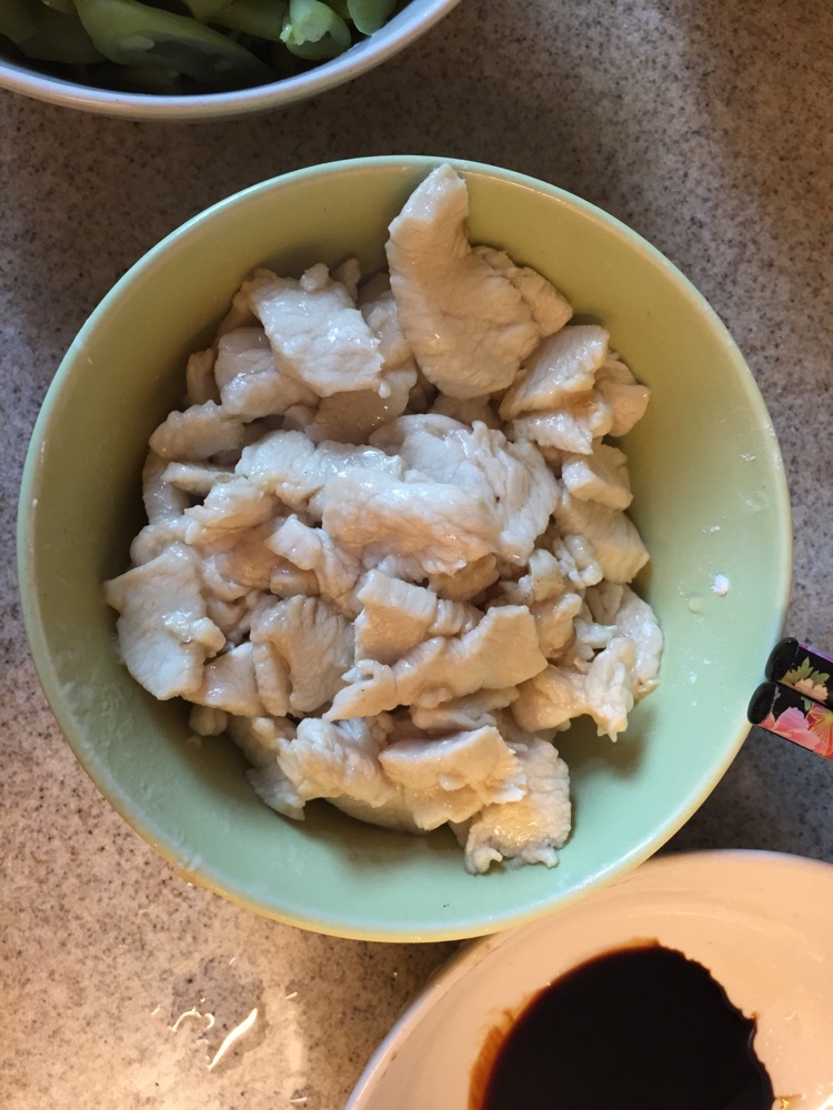 洋白菜炒鸡肉的做法图解3