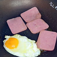 孕妇的豪华早餐---火腿鸡蛋三明治的做法图解4