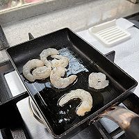 鲜虾培根意面的做法图解2