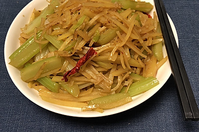西芹炒土豆丝