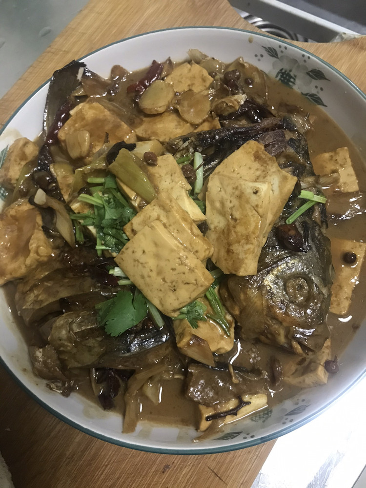 鲤鱼炖豆腐的做法