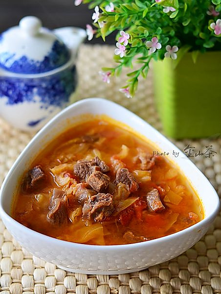 韩式卷心菜番茄牛肉汤的做法