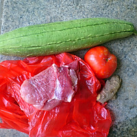 丝瓜番茄瘦肉汤的做法图解1