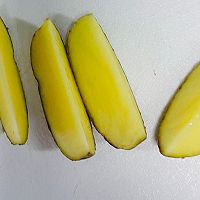 #刘畊宏女孩减脂饮食#烤薯角香肠洋葱的做法图解2