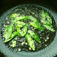青椒炒平菇的做法图解3