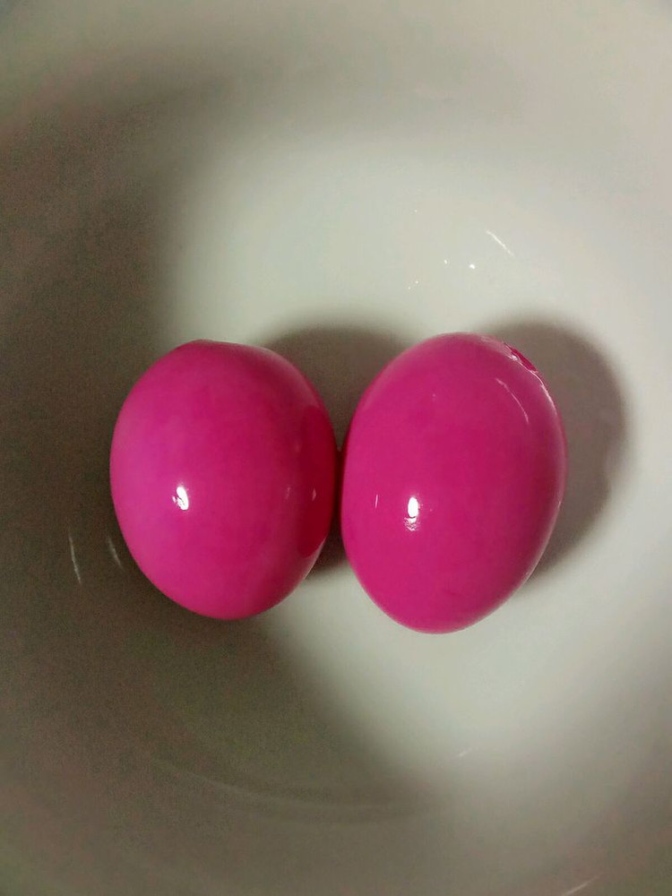 胭脂彩蛋（不含添加剂）的做法