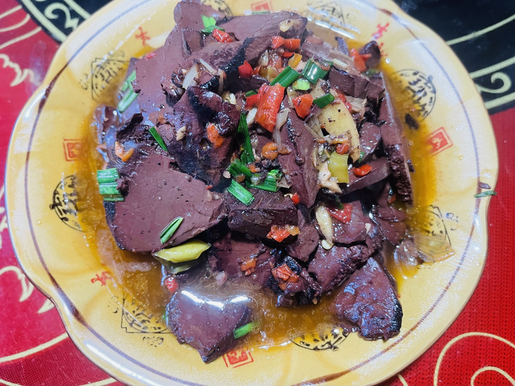 蒜苗炒猪血的做法