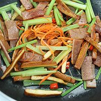芹菜香干炒午餐肉的做法图解6