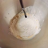 松软香甜~手撕砂糖麻花面包的做法图解3