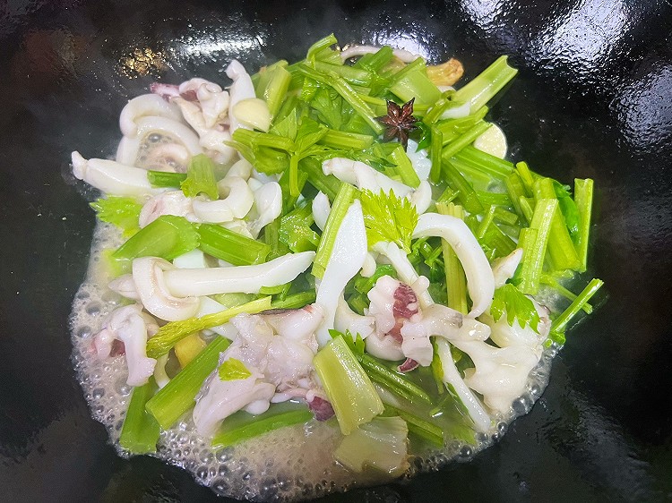 芹菜炒鱿鱼 清炒乌贼鱼 墨鱼的做法