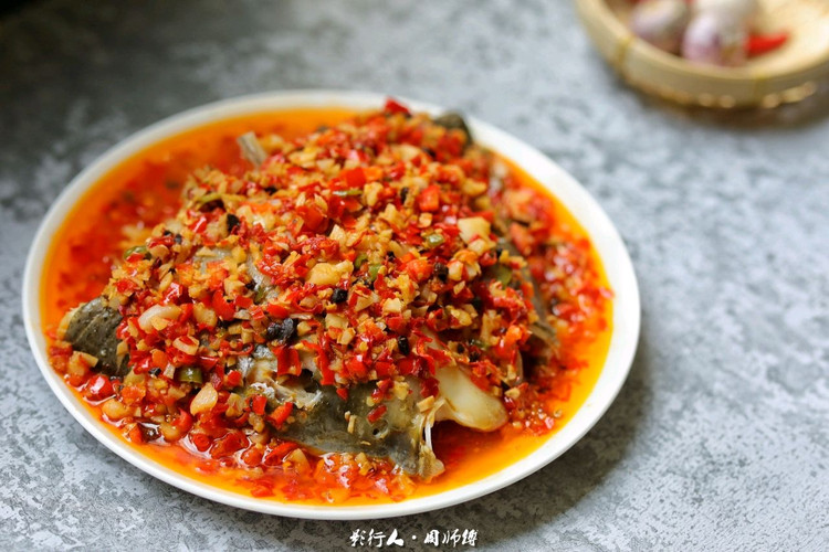 湘菜里的中国红－剁椒鱼头的做法
