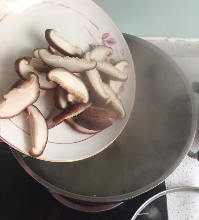养生之香菇鸡肉蔬菜粥（潮汕粥）的做法图解4