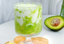 夏日饮品牛油果椰椰，好喝耶！的做法