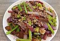 芹菜洋葱炒肉➕蒸芹菜叶的做法
