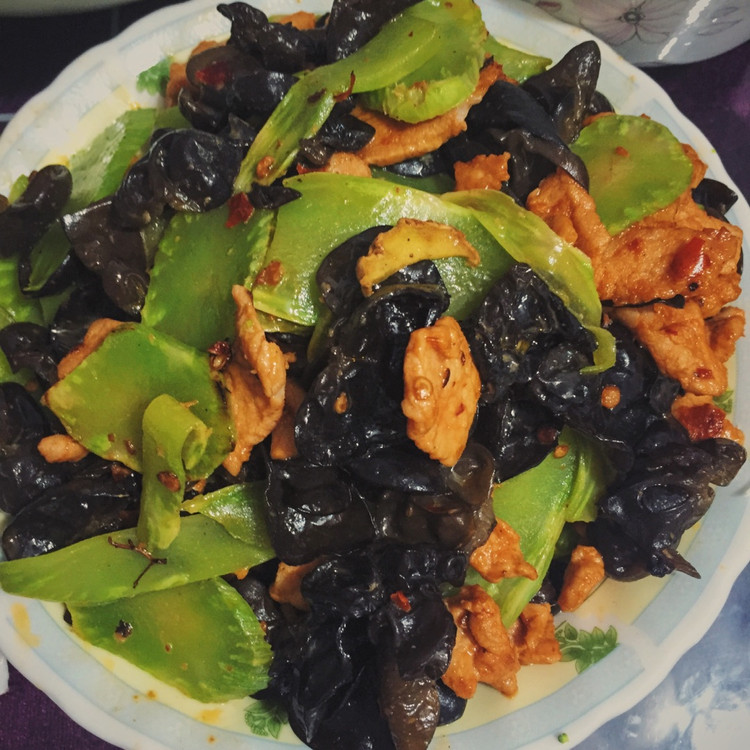 莴笋木耳肉片的做法