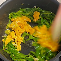 简单又下饭～青椒炒鸡蛋的做法图解4
