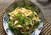 尖椒豆腐皮的做法