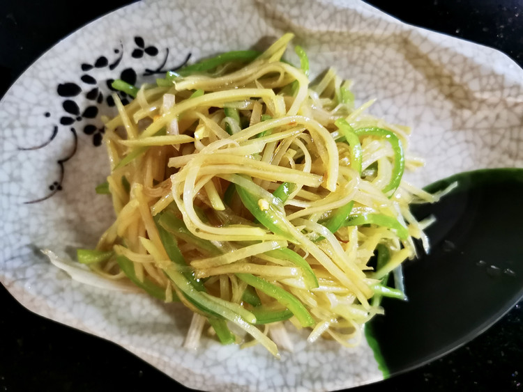 凉拌青椒土豆丝的做法