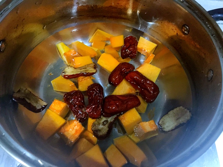 水果燕麦南瓜红枣粥的做法图解2