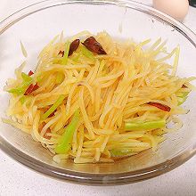 凉拌酸辣土豆丝