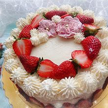 #食在幸福年 总有新花样#裱花草莓蛋糕