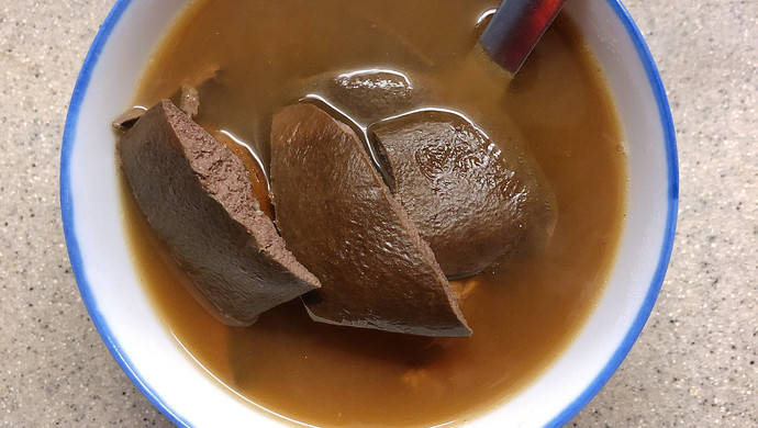 绵茵陈猪横利鲫鱼汤