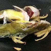 黄骨鱼水瓜汤的做法图解2