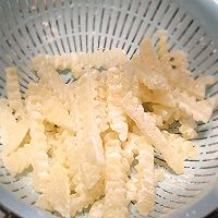 #春季减肥，边吃边瘦#麻辣鲜香酥脆土豆条的做法图解5