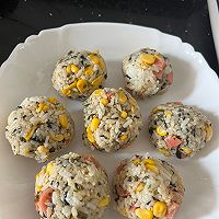 玉米海苔火腿饭团的做法图解5