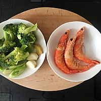 摘下星星送给你—西兰花虾仁饭团的做法图解1