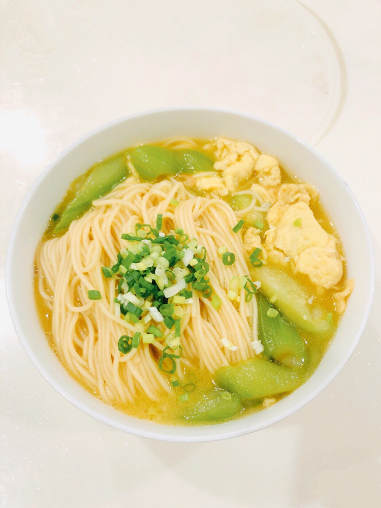 丝瓜鸡蛋面的做法