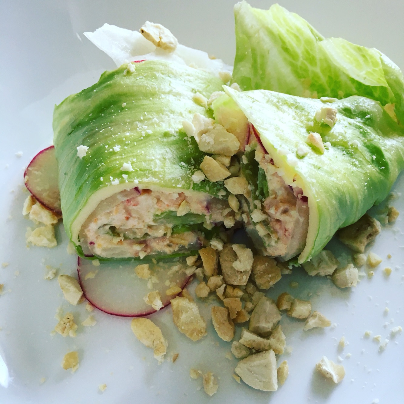 Tuna and lettuce in butter