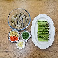 #家乡年味 鲜才够味#鲜掉眉毛的蒜蓉蛏子芦笋的做法图解2