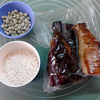 #天猫美味妙妙屋# 腊肉豌豆糯米饭的做法图解1